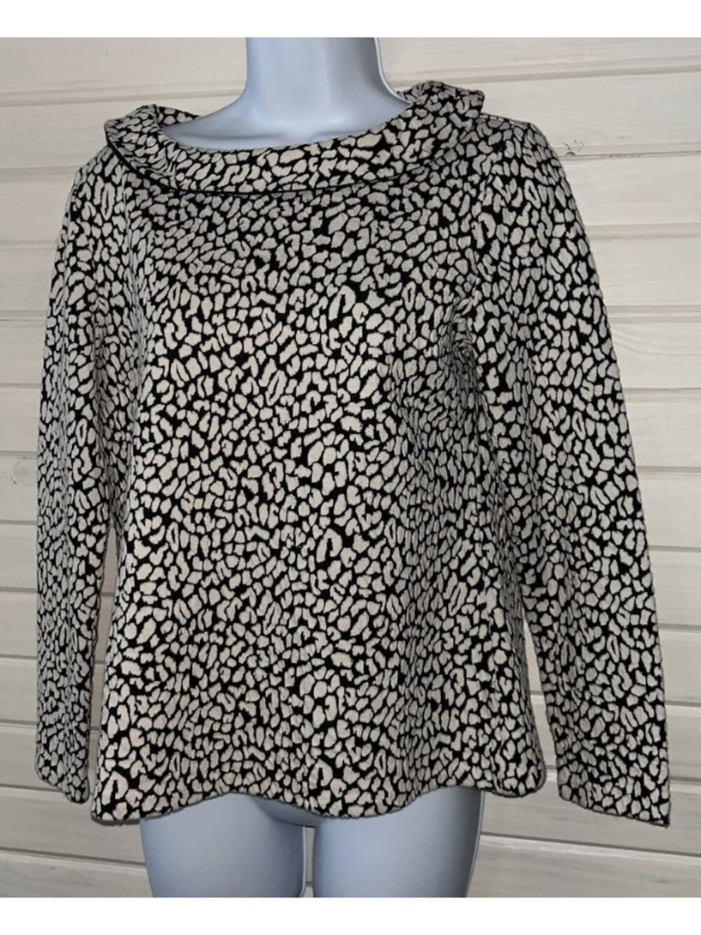 Talbots Sz PETITES MEDIUM Mp Sabrina Jacquard Animal Print Top Pullover EUC